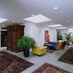 ホテル ケーニヒスホフ アム フンクトゥルム 3*