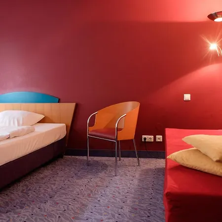 ホテル ケーニヒスホフ アム フンクトゥルム 3*