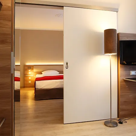 ケーニヒスホフ アム フンクトゥルム ホテル