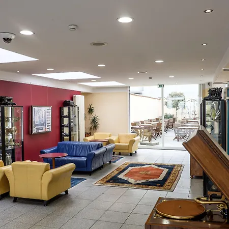 ケーニヒスホフ アム フンクトゥルム 3*