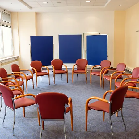 ホテル ケーニヒスホフ アム フンクトゥルム 3*